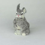 peluche lapin assis gris