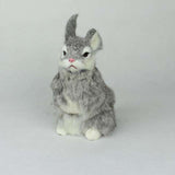 peluche lapin assis gris