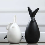 statue lapin noir et blanc