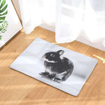 tapis noir lapin